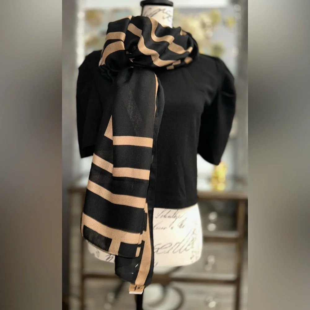 NEW large rectangular SCARF/SHAWL - Picture 3 of 7